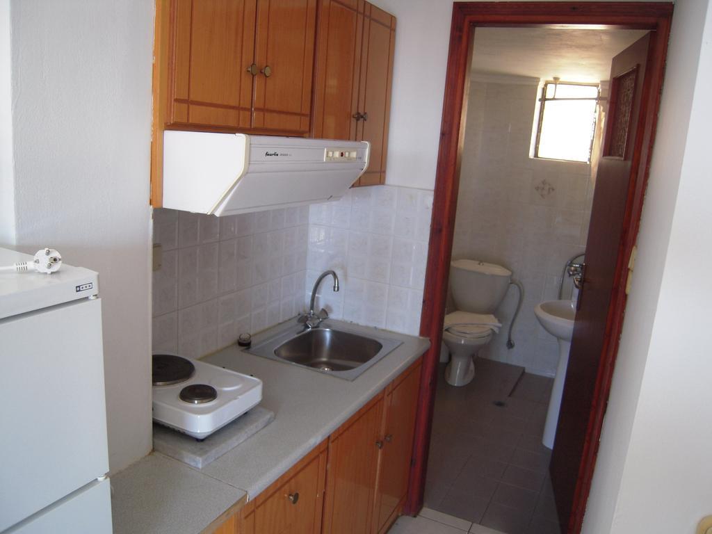 קאטו דרטסו Angela Apartments חדר תמונה