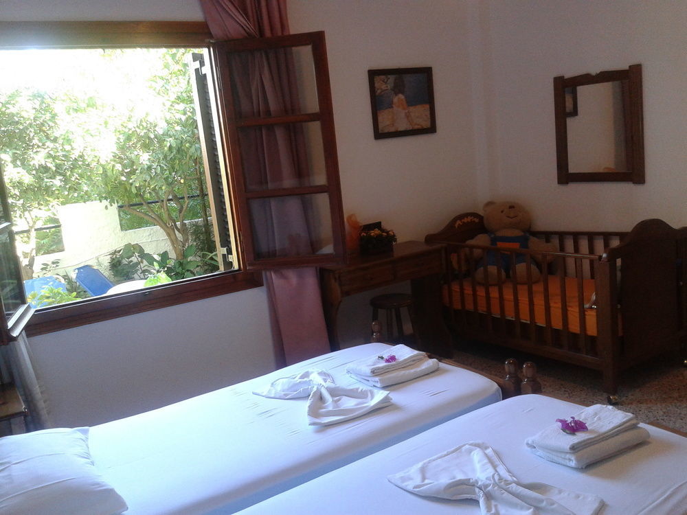 קאטו דרטסו Angela Apartments מראה חיצוני תמונה