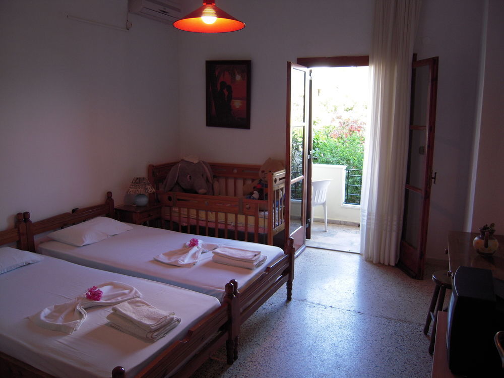 קאטו דרטסו Angela Apartments מראה חיצוני תמונה