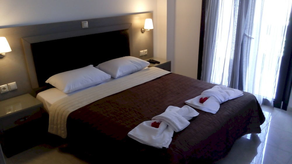 קאטו דרטסו Angela Apartments מראה חיצוני תמונה