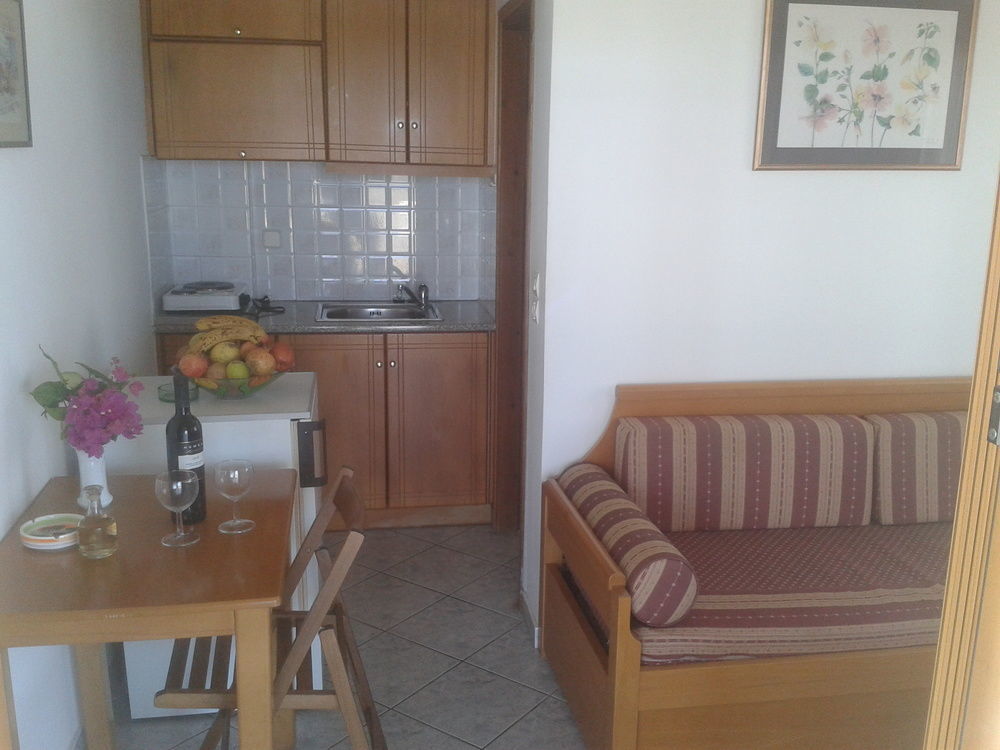 קאטו דרטסו Angela Apartments מראה חיצוני תמונה