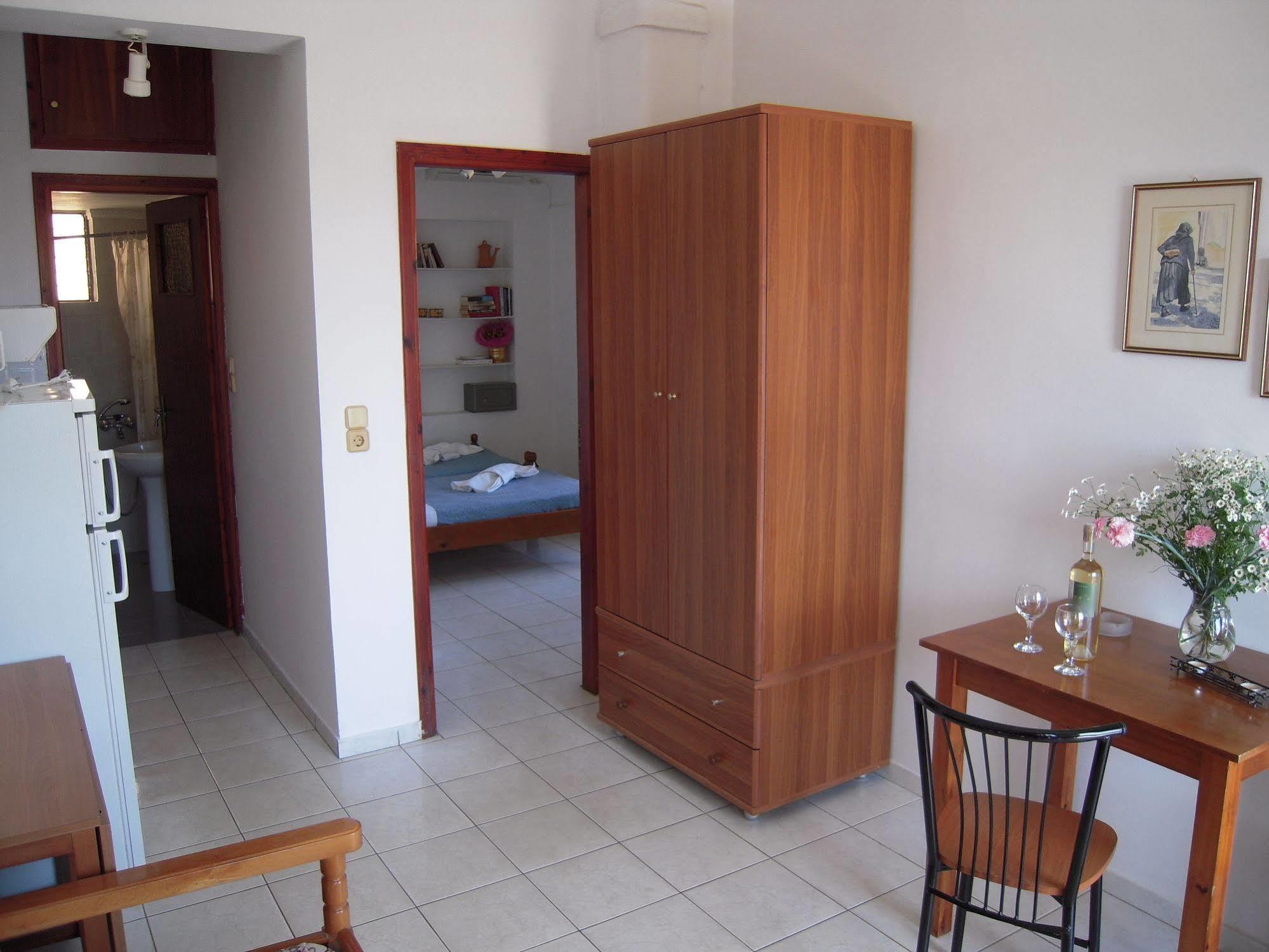 קאטו דרטסו Angela Apartments מראה חיצוני תמונה