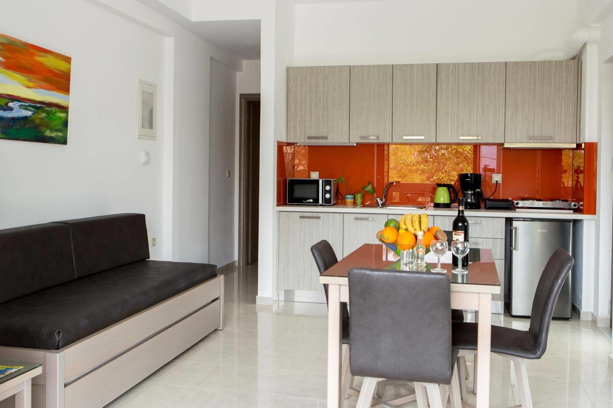קאטו דרטסו Angela Apartments מראה חיצוני תמונה
