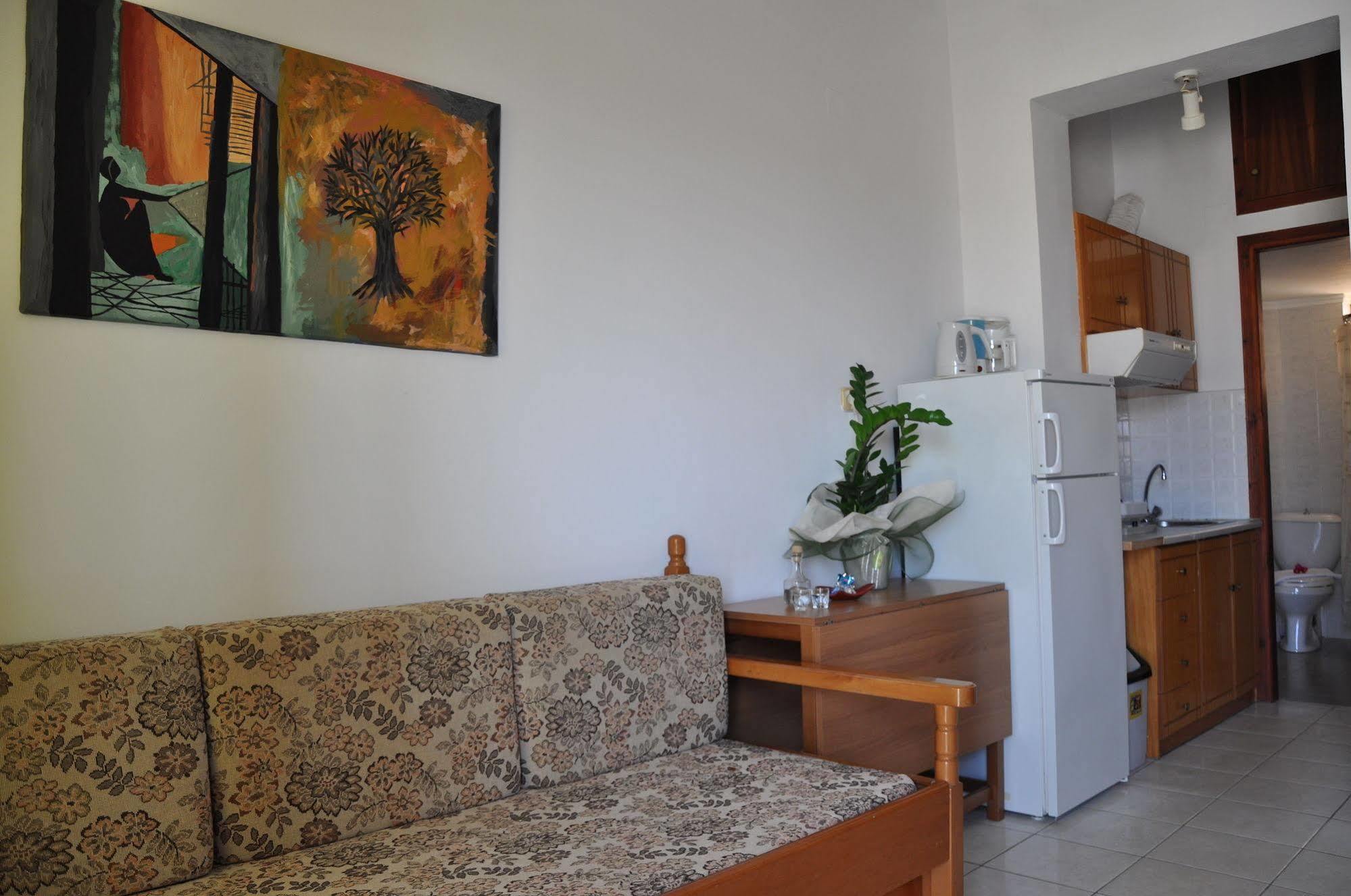 קאטו דרטסו Angela Apartments מראה חיצוני תמונה
