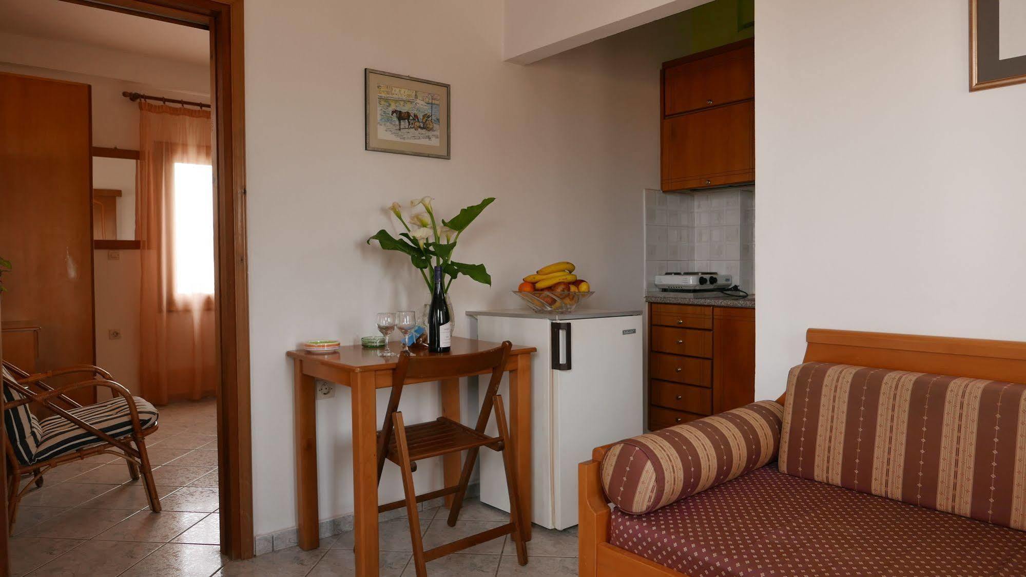 קאטו דרטסו Angela Apartments מראה חיצוני תמונה