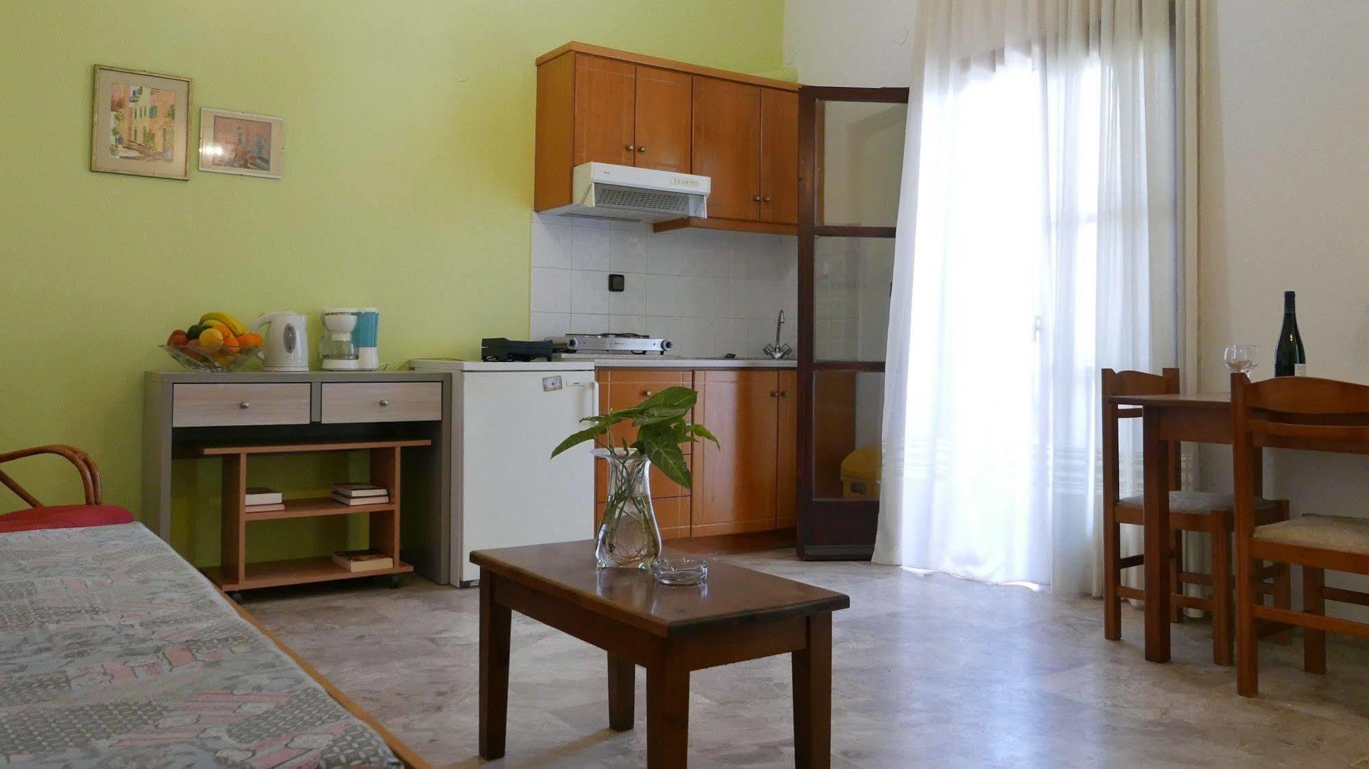קאטו דרטסו Angela Apartments מראה חיצוני תמונה