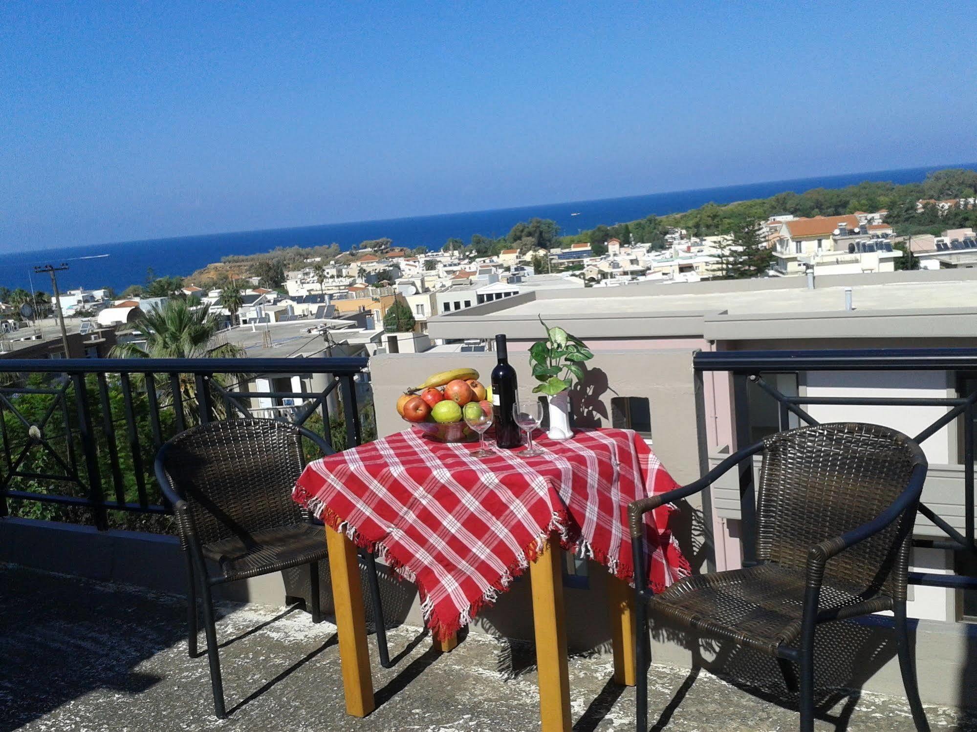 קאטו דרטסו Angela Apartments מראה חיצוני תמונה
