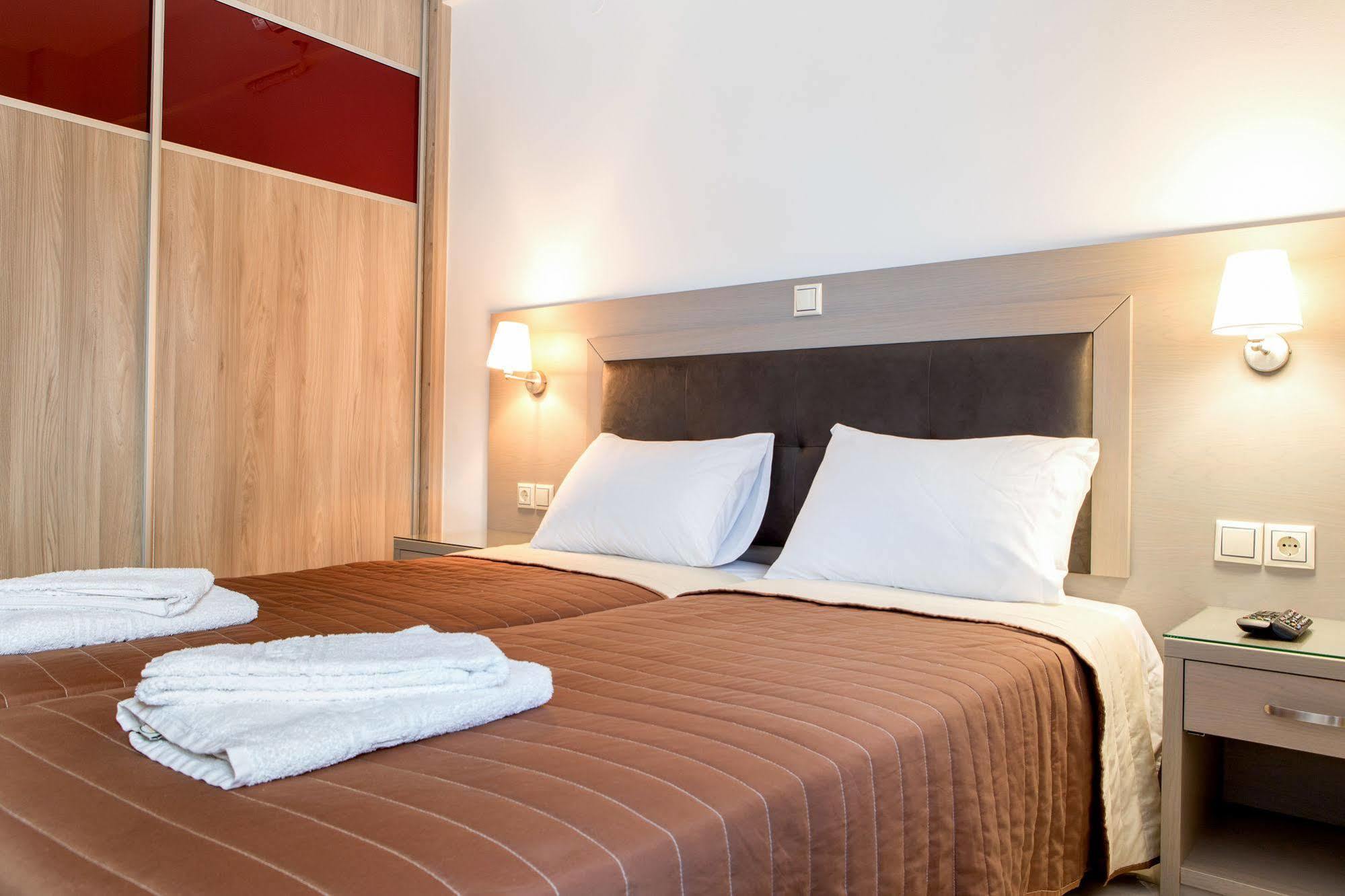 קאטו דרטסו Angela Apartments מראה חיצוני תמונה