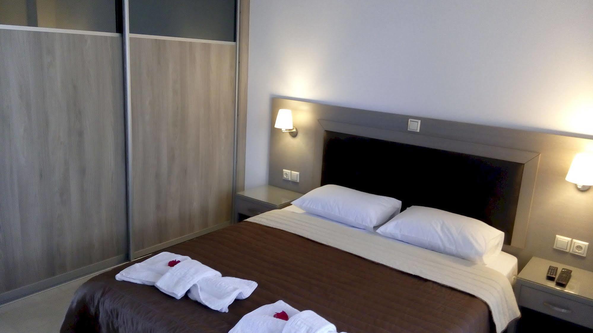 קאטו דרטסו Angela Apartments מראה חיצוני תמונה