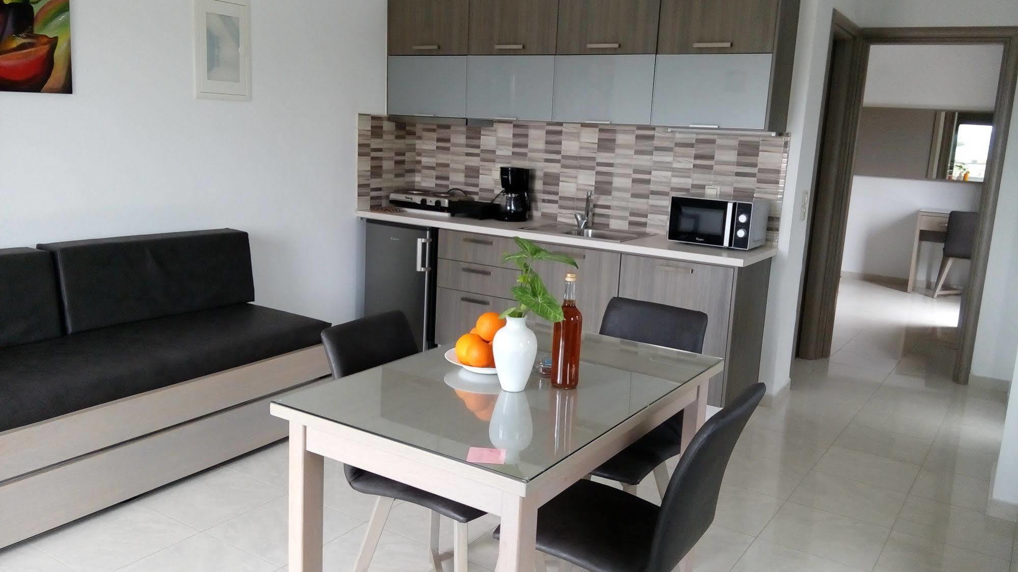 קאטו דרטסו Angela Apartments מראה חיצוני תמונה