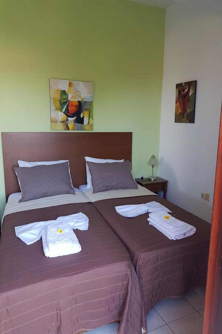 קאטו דרטסו Angela Apartments מראה חיצוני תמונה